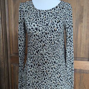 NWT Salaam Ladies Long Sleeve Print Tunic. Size Small.